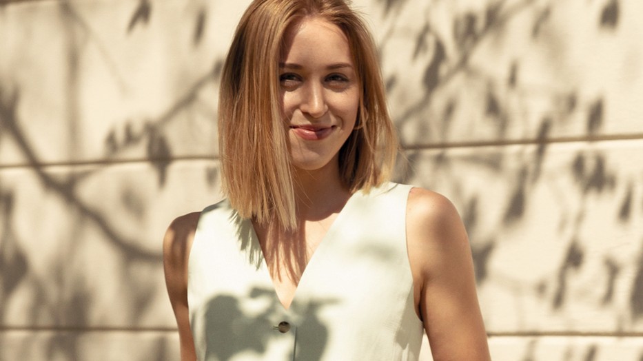 Mellény és sort ZARA 9995 Ft, 8995 Ft | Fülbevaló THOMAS SABO thomassabo.com | Cipő VANS 26 490 Ft