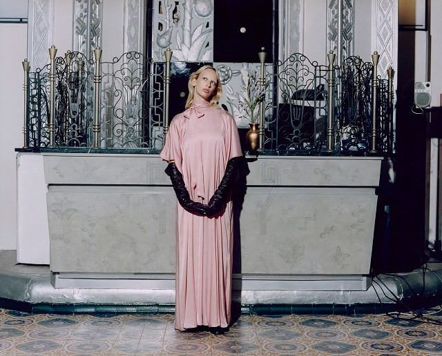 Lili Sumner modell a Reserved Re.Design kollekció arca