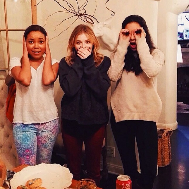 Kíváncsi vagy, milyen lenne egyszer Chloe Grace Moretz-cel egy buliba menni? Akkor az Instagram-videóit mindenképpen neked ajánljuk. @cmoretz