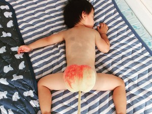 Hódít a "Barackot a baba fenekére" trend! Elbűvölő, vagy felháborító?