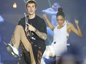 A sztárok mentális szétesése - Justin Bieber ököllel verte a rajongóját