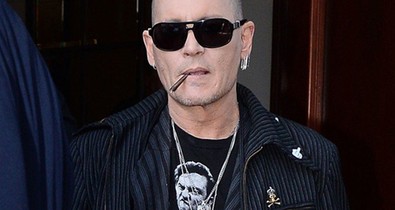 Johnny Depp még mindig egy vámpír, de fényévekkel jobban fest, mint pár hónappal ezelőtt
