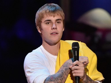 Emberek, ez őrület! Justin Bieber ballábas cipőjét már 7000-en követik az Instagramon