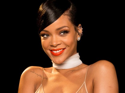 Rihanna fenékmutogató topless fotói felrobbantották az internetet