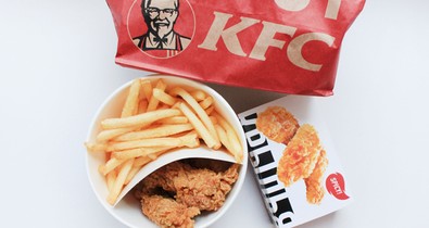 Nem csak házhoz, de hídhoz szállítást is vállal a KFC