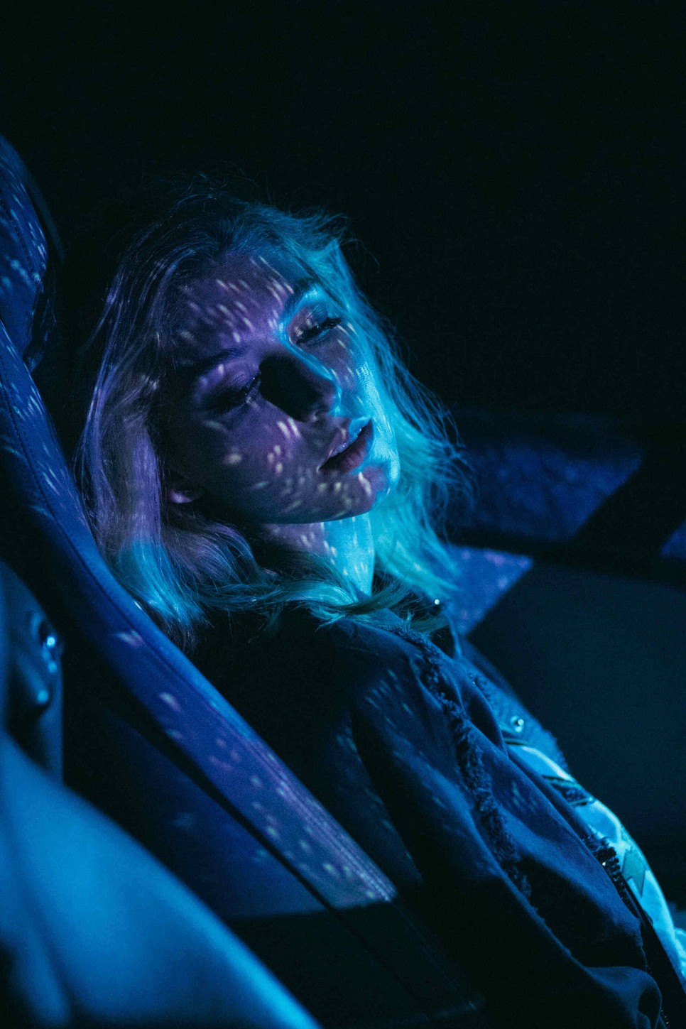 Klippremier: Dallos Bogi gyönyörű szerzeményéhez Puskás Peti rendezte a videót