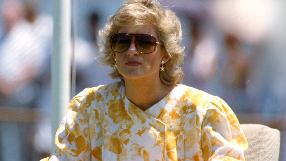 Egy 1997-es angolai videó újra felidézi Diana hercegné gesztusait