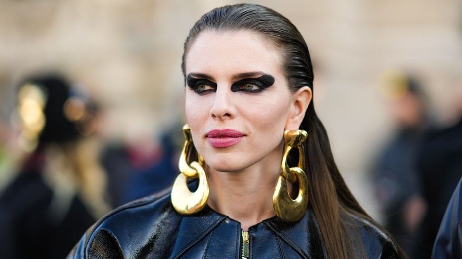 A füstös szemű Julia Fox a meghökkentés királynője