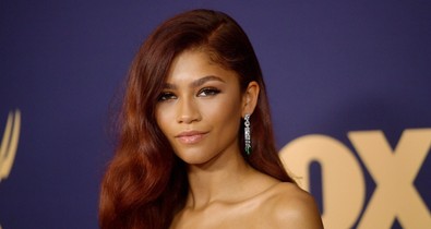 Az Emmy fénypontja: Zendaya pucérruhája, és szexi lábvillantása