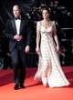 2020 - A BAFTA-gálán egy krémszínű, arany díszítésekkel ellátott Alexander McQueen ruhakölteményben lopta el a show-t. 