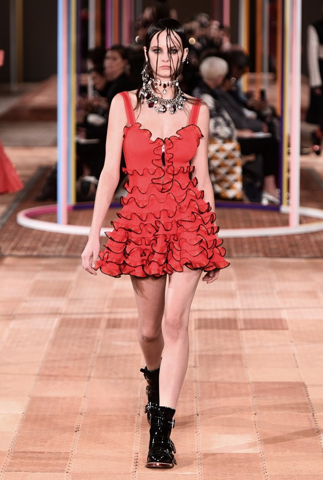 Vizes és kócos haj lesz az új trend!