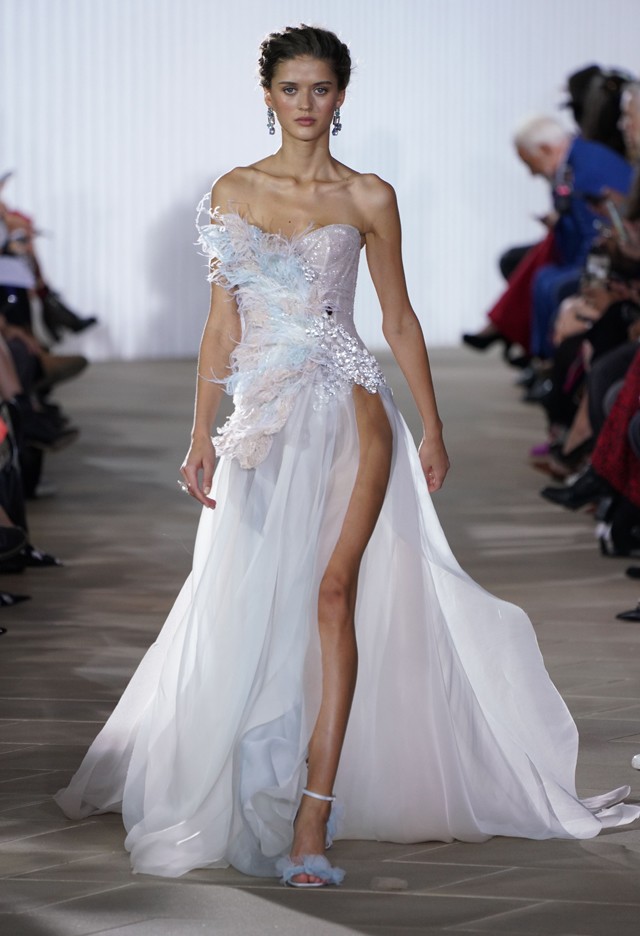 Csípőig felvágott szoknya, csak a legmerészebb menyasszonyoknak!Ines Di Santo