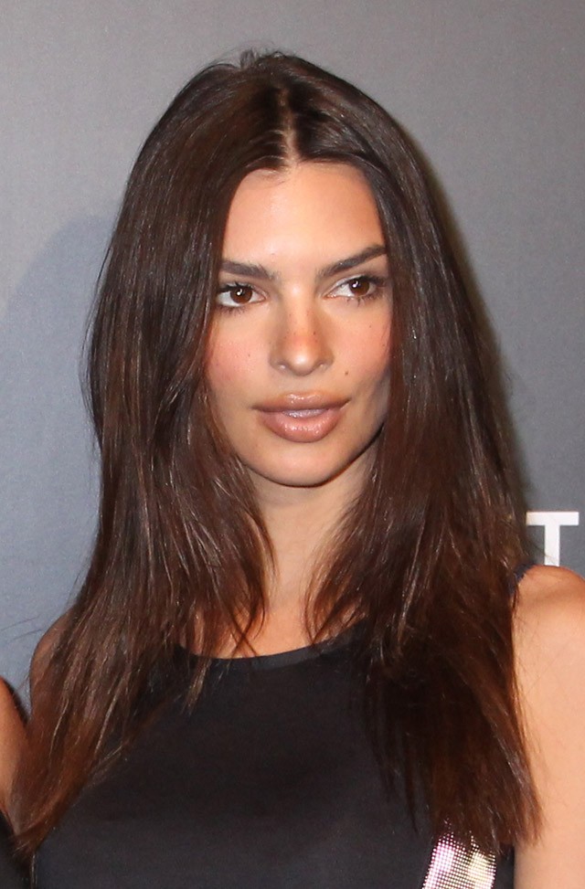 Emily Ratajkowski vörös haja ultradögös