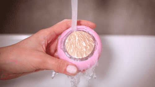 Ha te is unod az időigényes arcpakolásokat, akkor a FOREO UFO okos arcmaszk készüléket neked találták ki