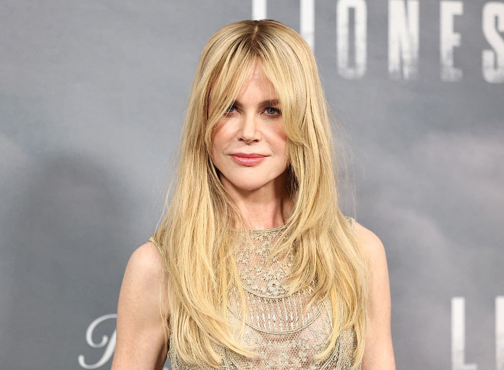 Laza glam: A Nicole Kidman-féle természetesen leomló, laza tincsek kötetlen, mégis rendkívül nőies megjelenést kölcsönöznek.