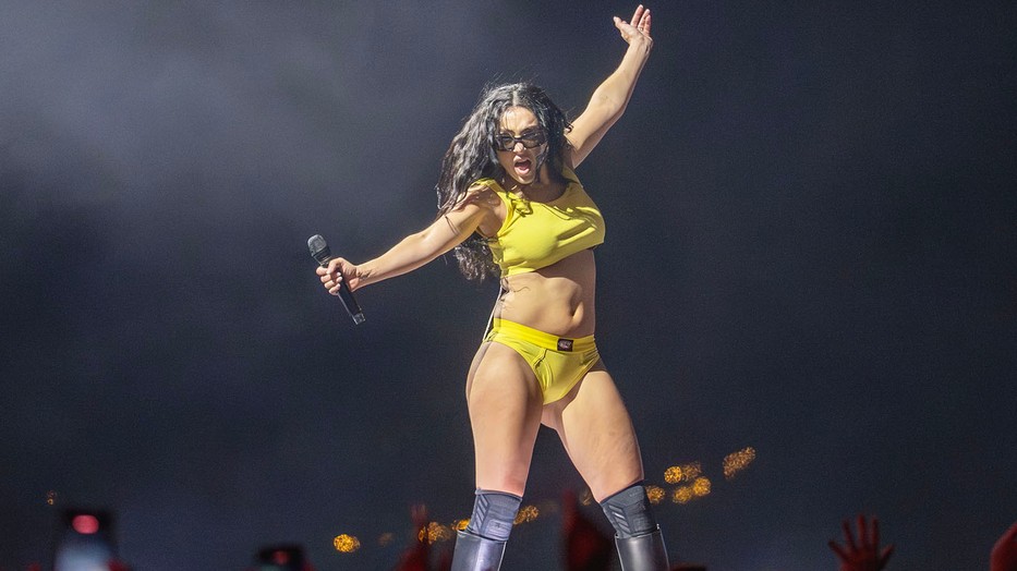 Charli XCX tudja, hogyan kel bulizni