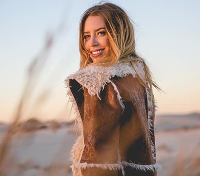 Borzalmas: Autóbalesetben elhunyt a 30 éves énekesnő