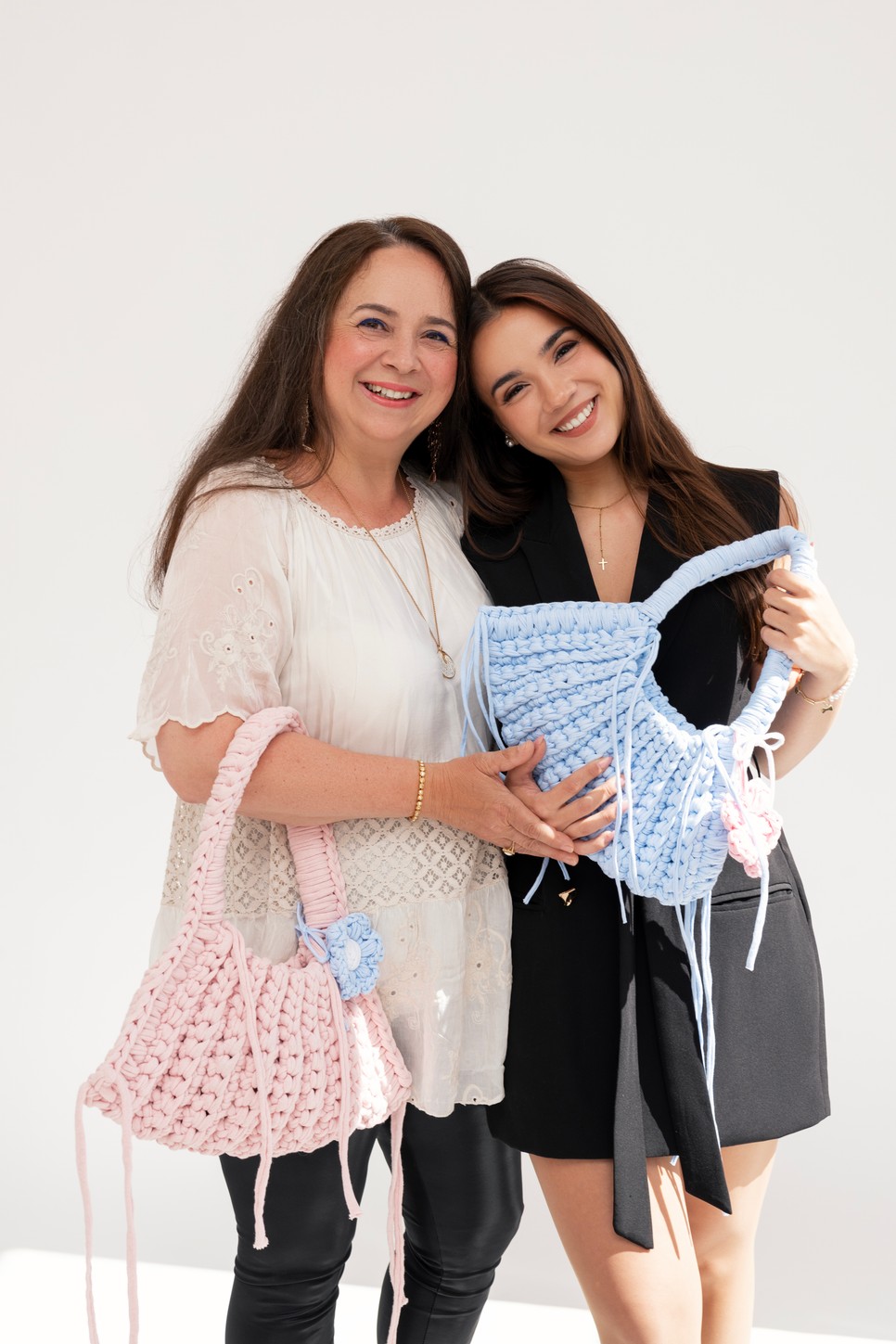 A The Cube egy anya-lánya által alapított fenntartható kézműves táskamárka.