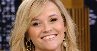 Kapaszkodj meg: Reese Witherspoon haja sötétbarna