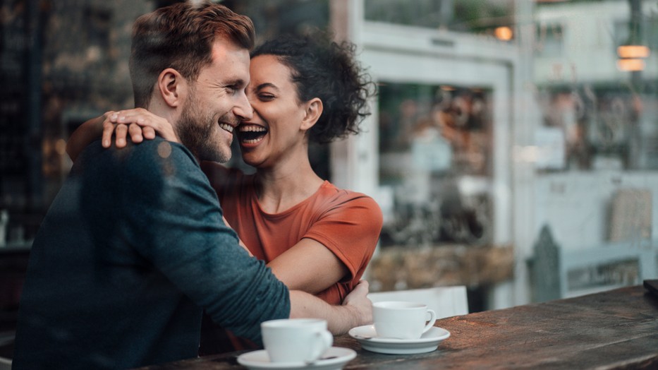 Mutatjuk, miért előnyös egyszerre több emberrel randiznod | Westend61