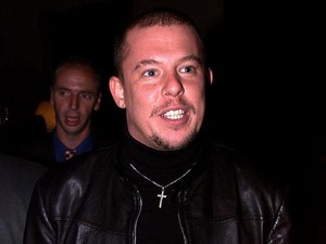 A Skins és a Rendíthetetlen sztárja alakítja majd a zsenális divattervezőt