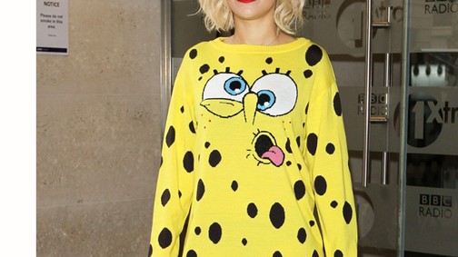 Új dalhoz SpongyaBob Kockanadrág jelmez