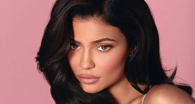 Végre láthatjuk! Ilyen Kylie Jenner haja a való életben