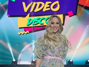 Lékai-Kiss Ramóna ezüst combcsizmában és egy oversize pólóban ragyogta be a Dancing with the Stars stúdióját