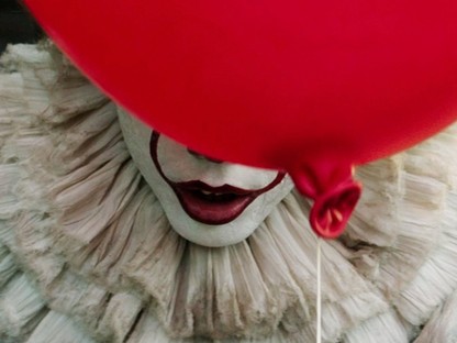 Itt a horrorisztikus AZ manikűr! Nagyon durva! 