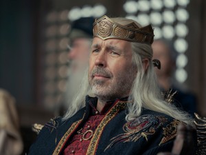 Ennek a traumatikus Sárkányok háza jelenetnek fontos mondanivalója van a nők helyzetéről 