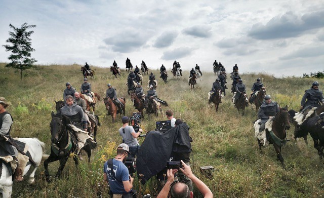 Haumann Máté jól elverte a Bebbanburg urát - A sikeres Az utolsó királyság angol sorozat negyedik évada is Magyarországon forgott