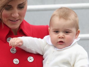 7 szuperédes alkalom, amikor a királyi csemeték örökölt ruhákat viseltek