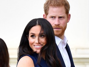 Mint egy mesében: a várandós Meghan és Harry herceg a tengerparton mókáznak