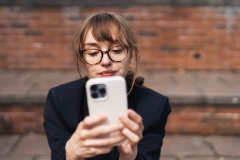 Radikális változások jönnek a Facebookon és az Instagramon, miután brutálisan megbüntették a Metát
