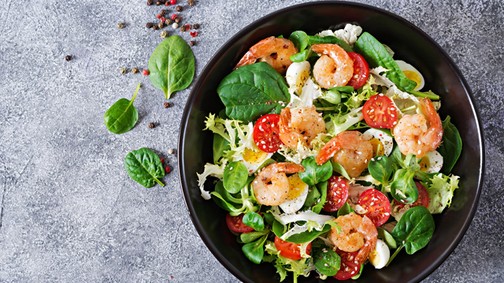 Elképesztő ízek, imádni fogod ezt a serpenyős ráksalátát