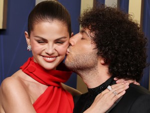 Megvan Selena Gomez és Benny Blanco esküvőjének időpontja, ekkor mondja ki a boldogító igent a szerelmespár