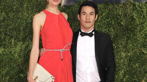 A gyönyörű magyar modell az est legbohémabb cipőjében