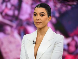 Várandósan is igent mondott a meztelenruhára: Kourtney Kardashian csak úgy tündököl