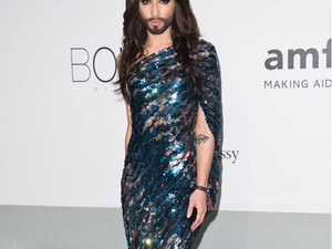 Conchita Wurst a legnagyobbak között csillogott az amfAR gálán