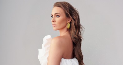 Nem akárhol ment férjhez Sydney van den Bosch: mesés fotóval jelentette be az örömhírt