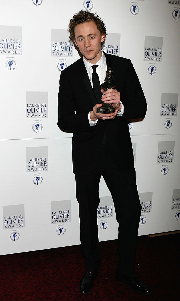 Tom Hiddleston (Loki) a 2008-as, londoni Laurence Olivier Awards-on elnyerte a legjobb „újonc” színésznek járó díjat.