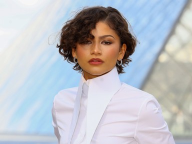 Zendaya istennőként pózolt a vörös szőnyegen, szettjéből csak úgy árad a merészség