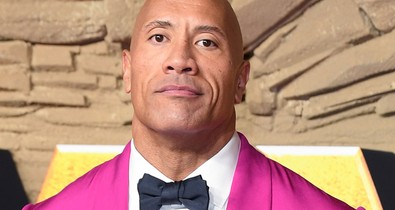 Dwayne Johnson egy nagyon vad pink zakóban ment a Jumanji premierjére