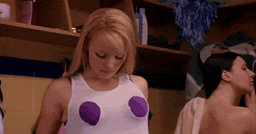 Az új trend a melltartót a ruhádon kívül hordani