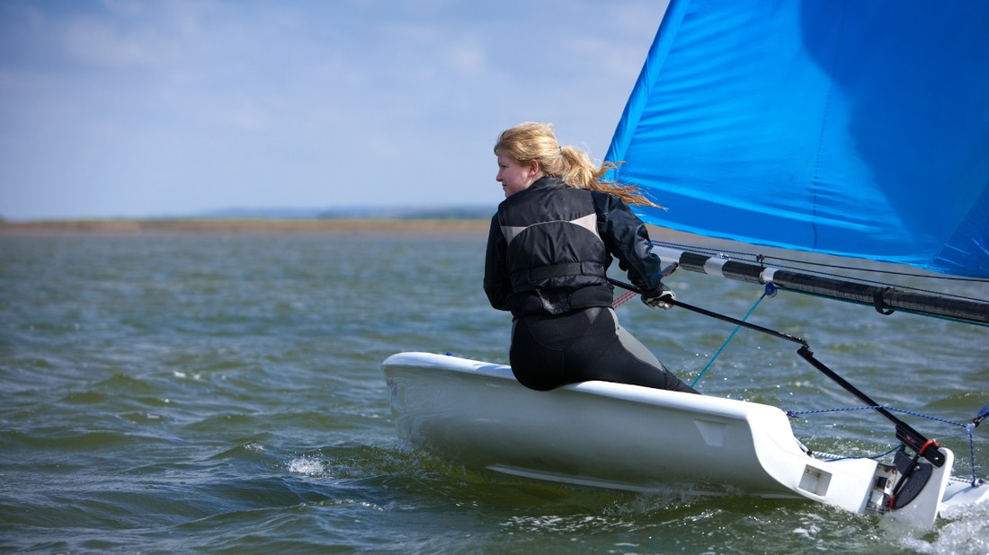 A férfi vitorlázók és a sportvezetők között is sokan voltak, akik megkérdőjelezték Hélène eredményét, mondván, a győzelem inkább a csapat férfi tagjainak köszönhető.