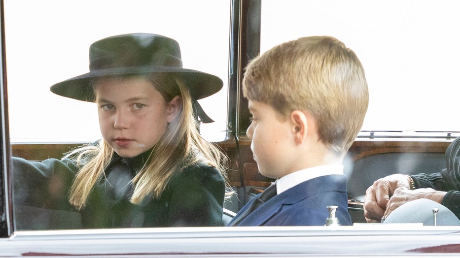 Sarolta hercegnő kalapot ugyan már viselhet, tiarát azonban még hosszú évekig nem