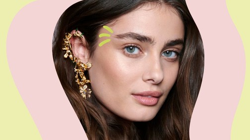 A szemöldök hosszabbítás mindent elsöprő trend, csak az elkészítése túl bizarr