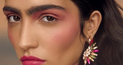 Toronymagasan ez az idei nyár kedvenc sminktrendje: a naplemente pirosítás egyszerre bátor és erőteljes