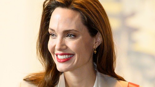 Angelina Jolie egy földre szállt angyal ebben a fehér ruhában