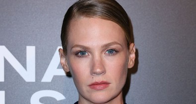 Ez nem akármilyen dekoltázs a sorozatsztár szőkeségtől